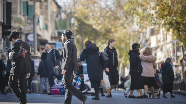 חרדים ברחוב במאה שערים אילוסטרציה (צילום: חיים גולדברג, פלאש 90)