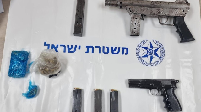 האקדחים שנתפסו (צילום: דוברות המשטרה)