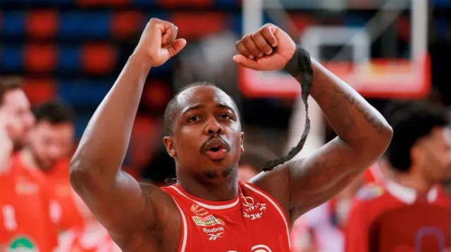 יצליח להשלים 0:3 עונתי על בשיקטאש? ג'ייקובן בראון (צילום: קובי אליהו)