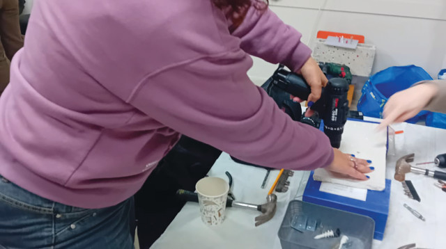 עשי זאת בעצמך - סדנת תיקונים בסיסיים (צילום: עיריית ירושלים)