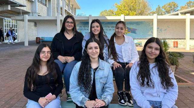 תלמידות כיתה ט שלומדות לתואר בהנדסה (צילום: בי"ס דרכא, קריית מלאכי)