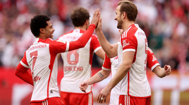 שחקני באיירן מינכן הארי קיין, סרג' גנאברי (צילום: GettyImages, Alexander Hassenstein)