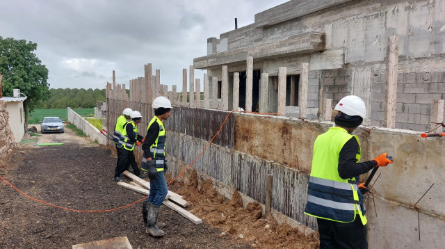 עובדים זרים מסרי לנקה (צילום: ארגון הקבלנים בנגב)