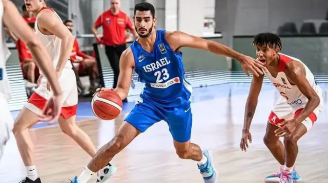 בין חמשת הראשונים בנקודות, ריבאונדים ומדד בלאומית. אליעד טל (צילום: אתר רשמי, FIBA)