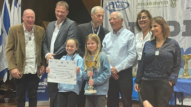 תחרות רובוטראפיק. הישגים לנבחרות מפ"ת (צילום: דוברות עיריית פתח תקווה)