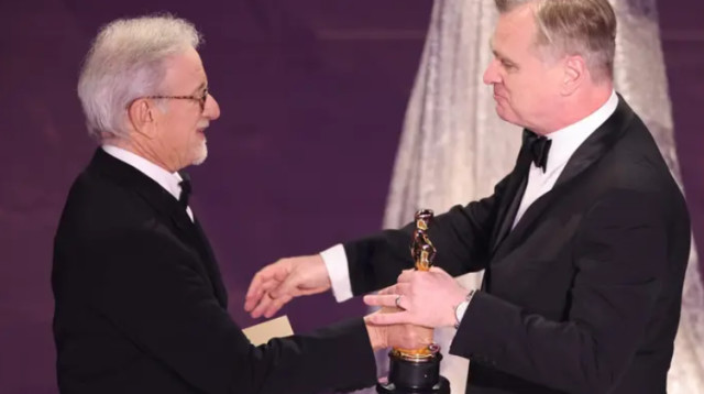 לילה מוצלח ל"אופנהיימר" (צילום: REUTERS/Mike Blake)