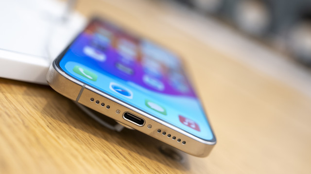 מכשיר אייפון (צילום:  Ming Yeung/Getty Images)