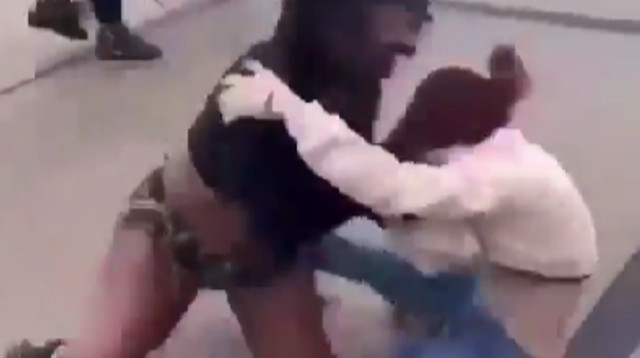 מזעזע, תקרית אלימה מחוץ לבית הספר (צילום: רשתות חברתיות, שימוש לפי סעיף 27 א')