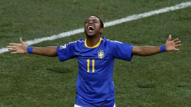 חלוץ נבחרת ברזיל, רוביניו, חוגג שער (צילום: רויטרס)