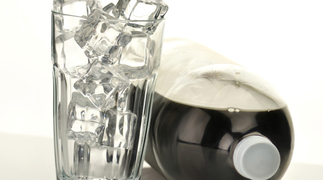 צורכים משקאות דיאטטיים?  (צילום: אינג'אימג')