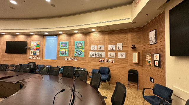 ממוזיאון ישראל לוועדת החינוך של הכנסת (צילום: גלית בנט)