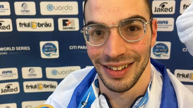 השחיין הפראלימפי עמי דדאון (צילום: אסנת פליס דואר)