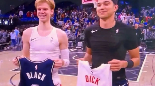 שחקן אורלנדו מג'יק אנתוני בלאק עם שחקן טורונטו ראפטורס גריידי דיק (צילום: צילום מסך, טוויטר)