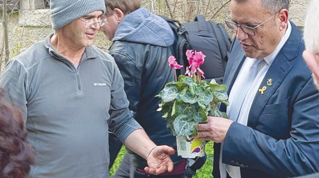 שמוליק בן אוליאל וראש עיריית ירושלים משה ליאון (צילום: מרכז לסיוע הוליסטי)