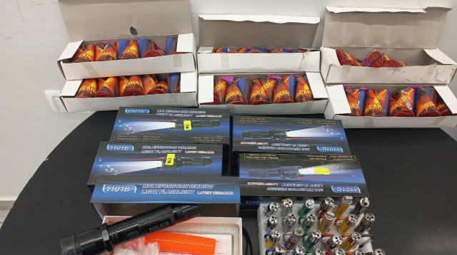 הצעצועים שנתפסו בתל אביב (צילום: דוברות המשטרה)