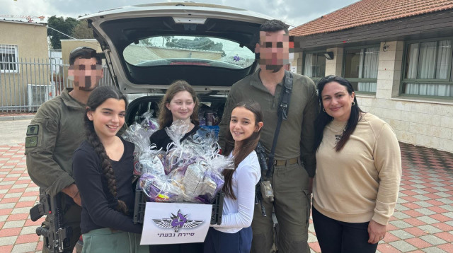 תיכון באר טוביה במשלוח מנות לפי צבע החיל (צילום: ללא קרדיט)