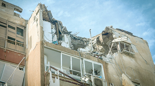 פגיעת רקטה  (צילום: אבשלום ששוני, פלאש 90)