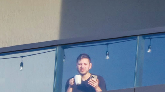 יאיר נתניהו במיאמי, מתוך הדיילי מייל (צילום: Zak Bennet)