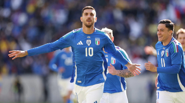 לורנצו פלגריני שחקן נבחרת איטליה חוגג שער (צילום: GettyImages, CHARLY TRIBALLEAU/AFP)