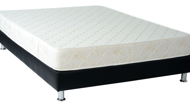 אתם חייבים לנקות את המזרן שלכם (צילום: אינג'אימג')