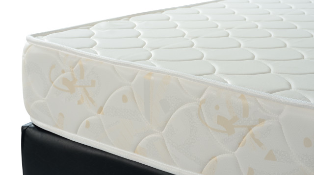 כך תסירו את הכתמים העיקשים מהמזרן בקלות רבה (צילום: אינג'אימג')