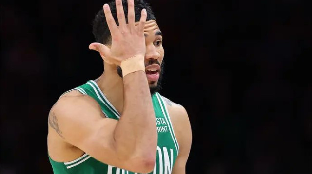 דגל אדום. טייטום (צילום: GettyImages, Kevin C. Cox)