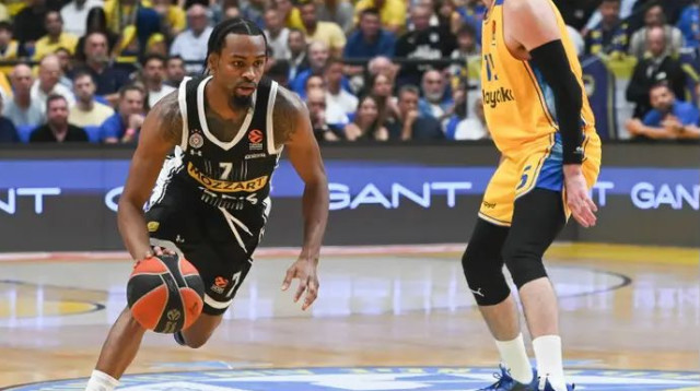 פרטיזן נעלמה בתל אביב. פאנטר מול ג'ייק כהן (צילום: ברני ארדוב)