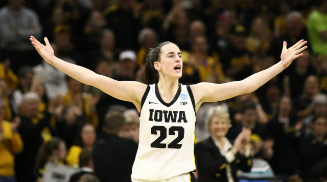 קייטלין קלארק, כדורסלנית מכללת איווה (צילום: GettyImages, Matthew Holst)