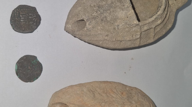 העתיקות שאותרו (צילום: דוברות המשטרה)