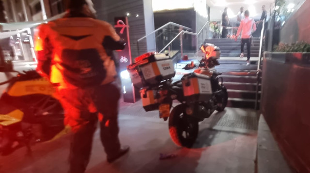 זירת הדקירה בגן יבנה (צילום: איחוד הצלה)