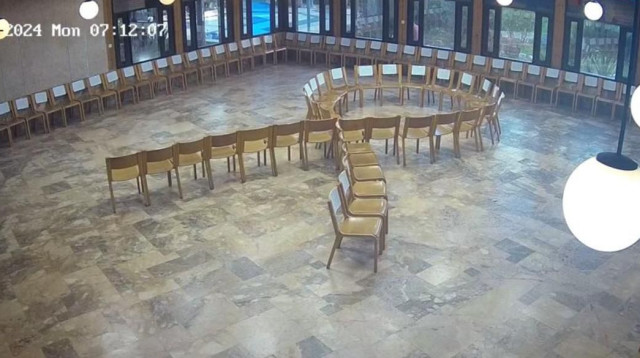 חדר האוכל בחצרים (צילום: צילום מסך)