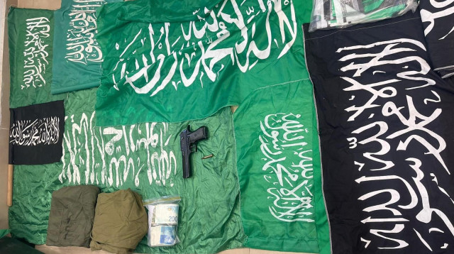 דגלי חמאס נתפסו במזרח ירושלים (צילום: דוברות המשטרה)