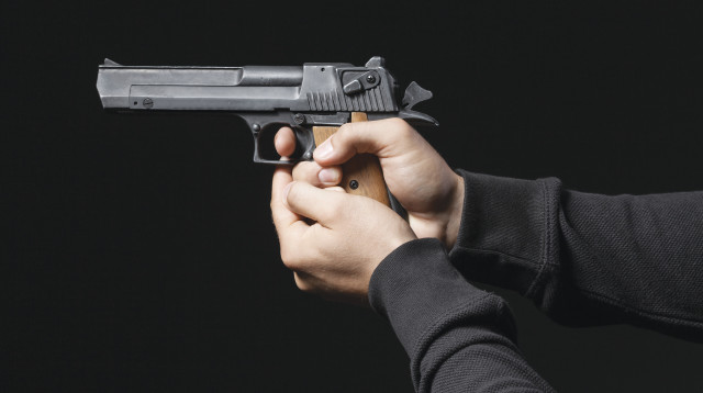 אקדח (צילום: אינג אימג')