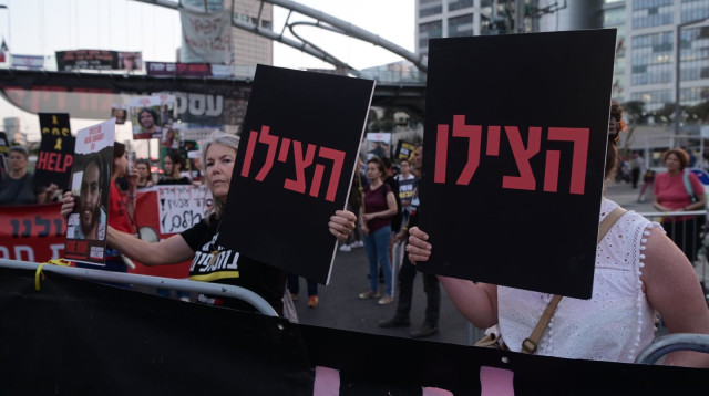 הפגנה למען שחרור החטופים, עזריאלי דרך בגין (צילום: אבשלום ששוני)