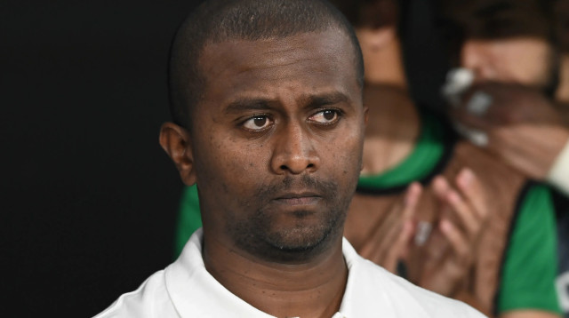 מאמן מכבי חיפה מסאי דגו (צילום: ברני ארדוב)