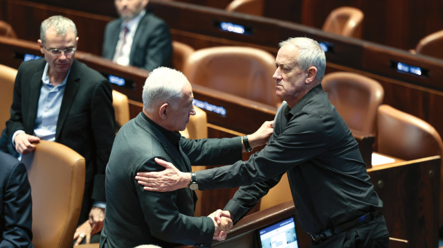 נתניהו וגנץ בכנסת  (צילום: נועם רבקין פנטון, פלאש 90)