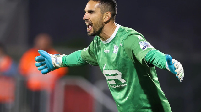 גד עמוס שוער מכבי בני ריינה (צילום: מאור אלקסלסי)