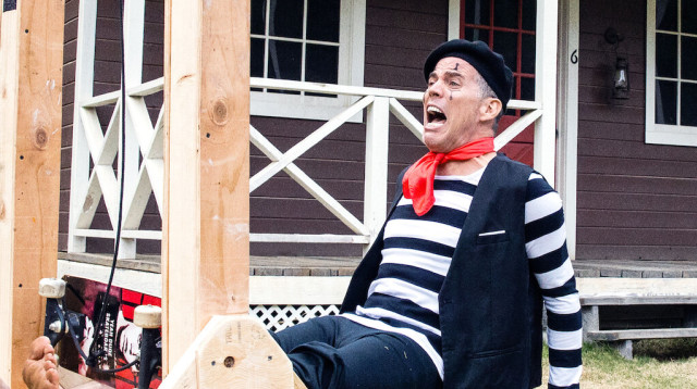 מתוך הסרט "ג'קאס לנצח" (צילום: מתוך נטפליקס)