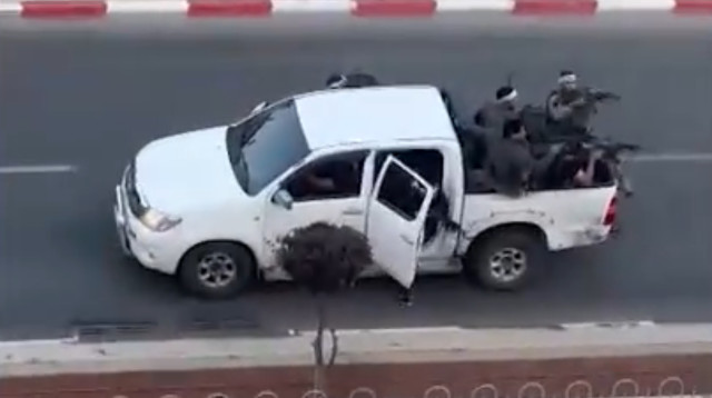 טנדר עם מחבלי חמאס בשדרות (צילום: צילום מסך)