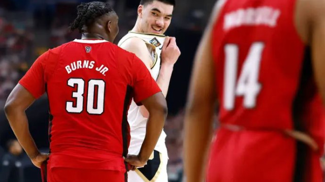 שליטה מוחלטת בצבע. זאק אידי מול די ג'יי ברנס (צילום: GettyImages, Lance King)