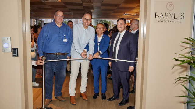 אסף זמיר, רוני גמזו, אבי זק ויריב יוגב בהשקה המחודשת למלון היולדות בייבי ליס (צילום: שוקה כהן)