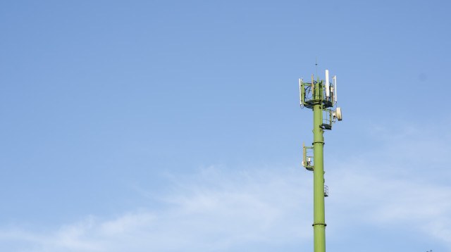 אנטנה סלולרית. עוברת דרך קירות (צילום: אינגאימג')