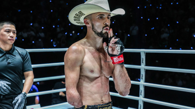 מתאגרף תאילנדי ג'ייק פיקוק (צילום: צילום מסך, מתוך טוויטר)