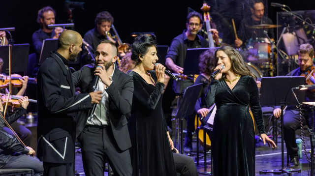 תזמורת המהפכה - "אדבר איתך" (צילום: שמחה ברבירו)