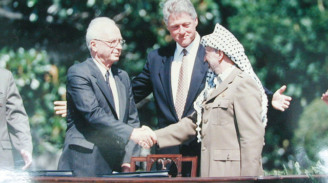 חתימת הסכם אוסלו 13.9.1993 +לחיצת היד (צילום: ראובן קסטרו)