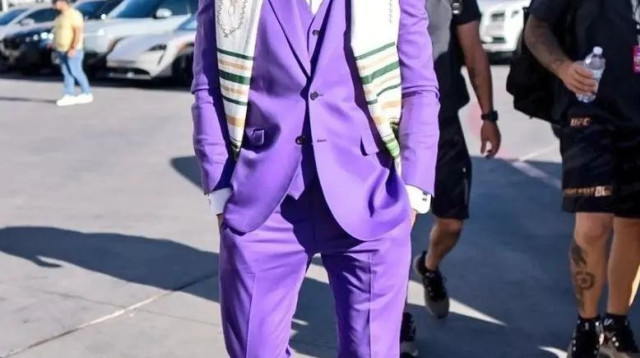 צ'ארלס אוליביירה עם טלית (צילום: אתר רשמי, טוויטר)