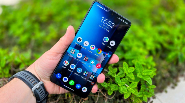 אסוס zenfone 11 ultra (צילום: צחי הופמן)