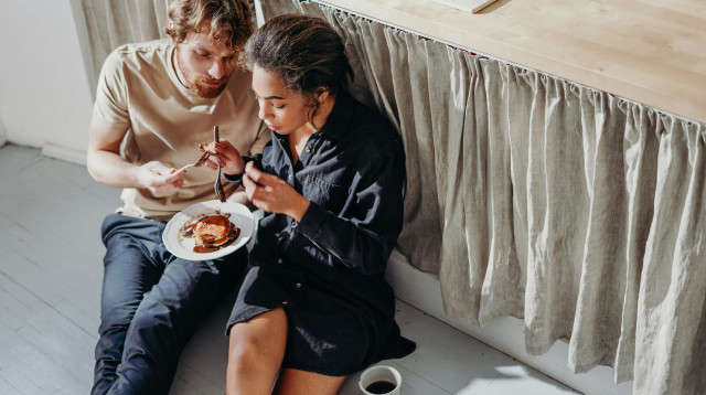 המלחמה הובילה לזינוק בצריכת מזונות עתירי סוכר - כך תמנעו מעליה במשקל (צילום: pexels)