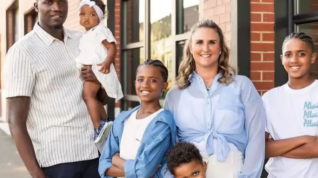 דמות מרכזית בעונה הקסומה. מליסה ג'יימס לצד שון וילדיהם (צילום: צילום מסך, מתוך פייסבוק)