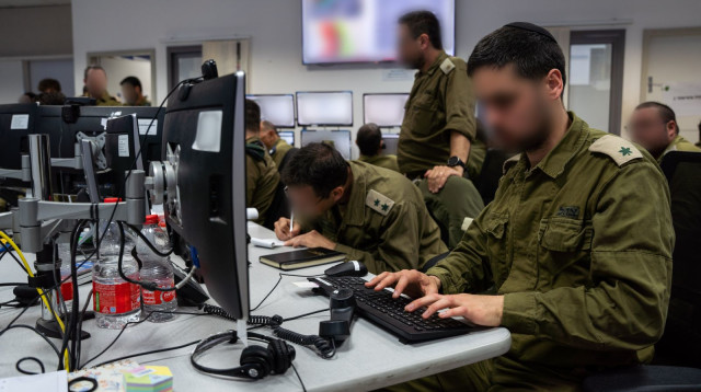 אימון סייבר לקראת מלחמה בצפון (צילום: דובר צה"ל)